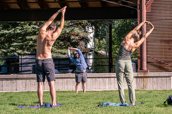 536_Yoga in Park 2025