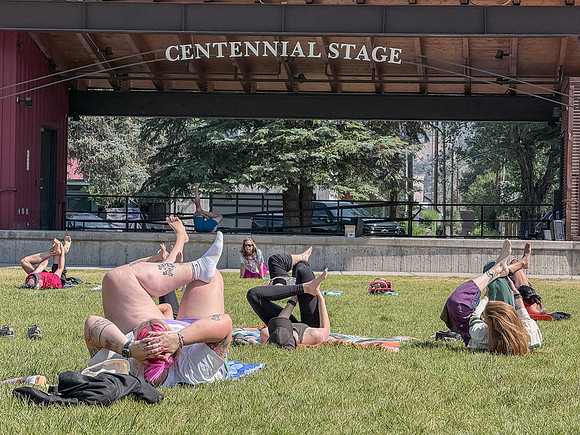 087_Yoga in Park 26