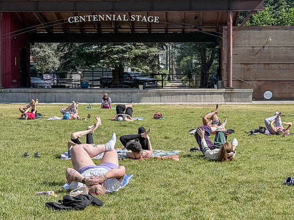 088_Yoga in Park 26