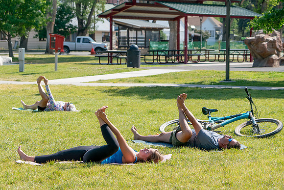 096_Yoga in Park 26