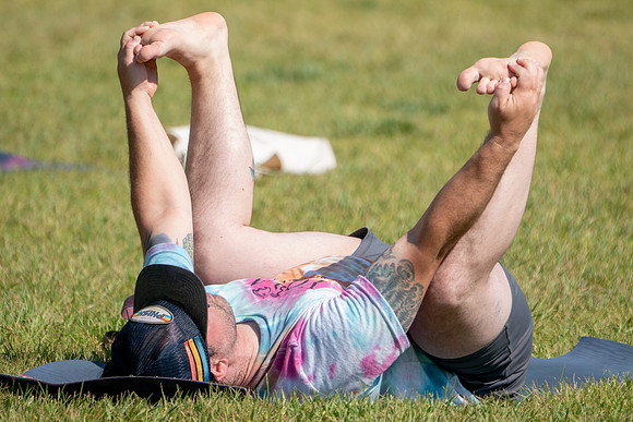 098_Yoga in Park 26